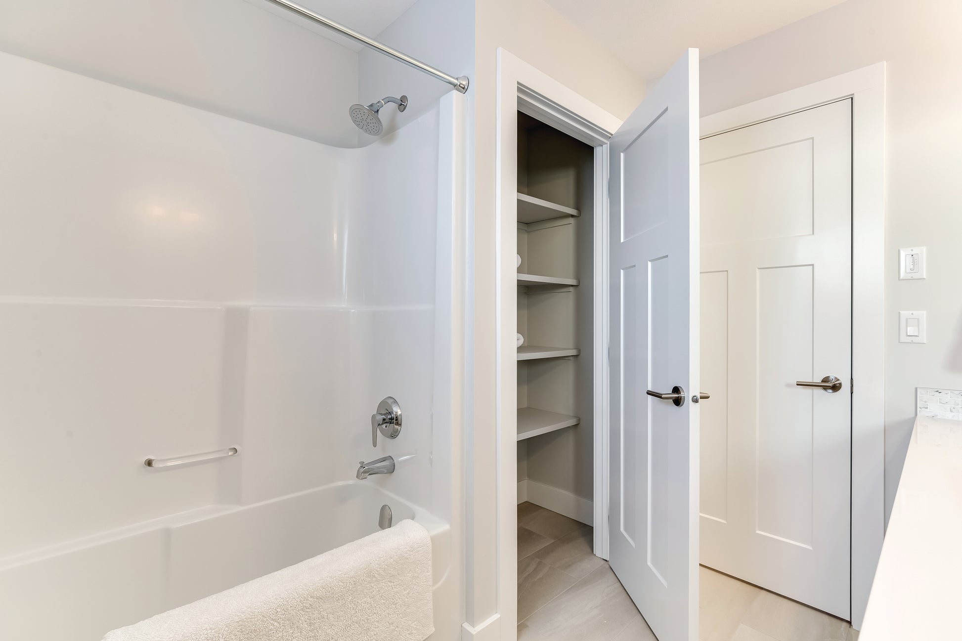 Craftsman III™ - 3 Panel - Alexandria Moulding